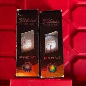 Titleist Pro V1 Golf Balls - Black and Gold Packaging 2pieces